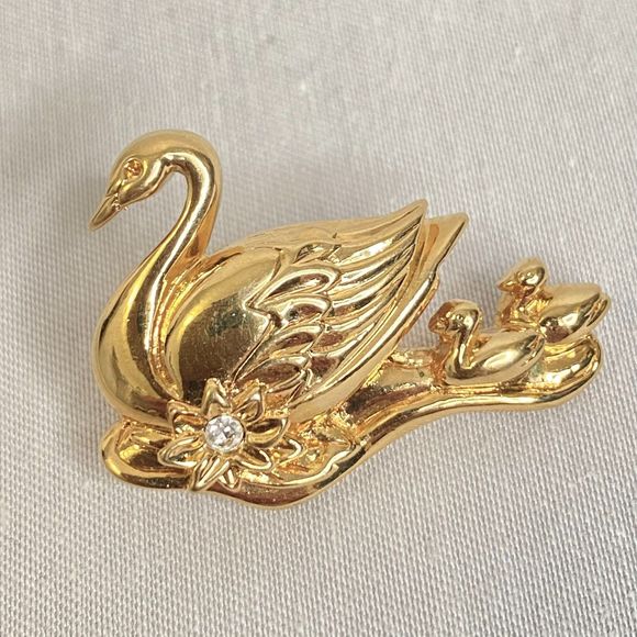 Avon Golden Swan Brooch Single Clear Rhinestone Flower And Babies - Picture 3 of 9